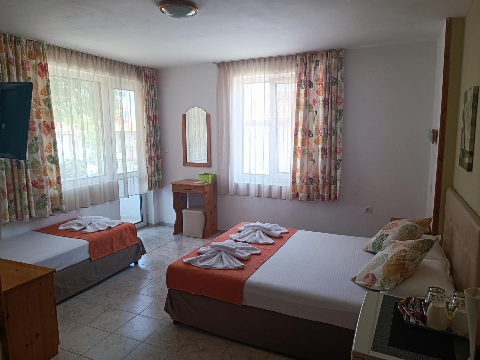 Family Hotel Sofi Sosopol Exterior foto